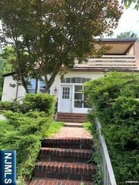Building Photo - 117 Christie St