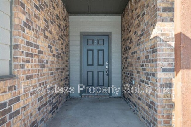 Building Photo - 1708 Burgundy Dr