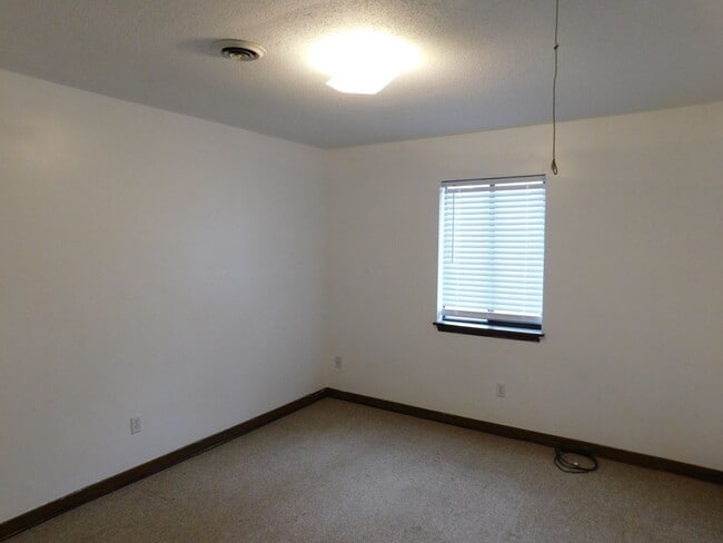 Building Photo - Duplex in Havelock close to Cherry Point