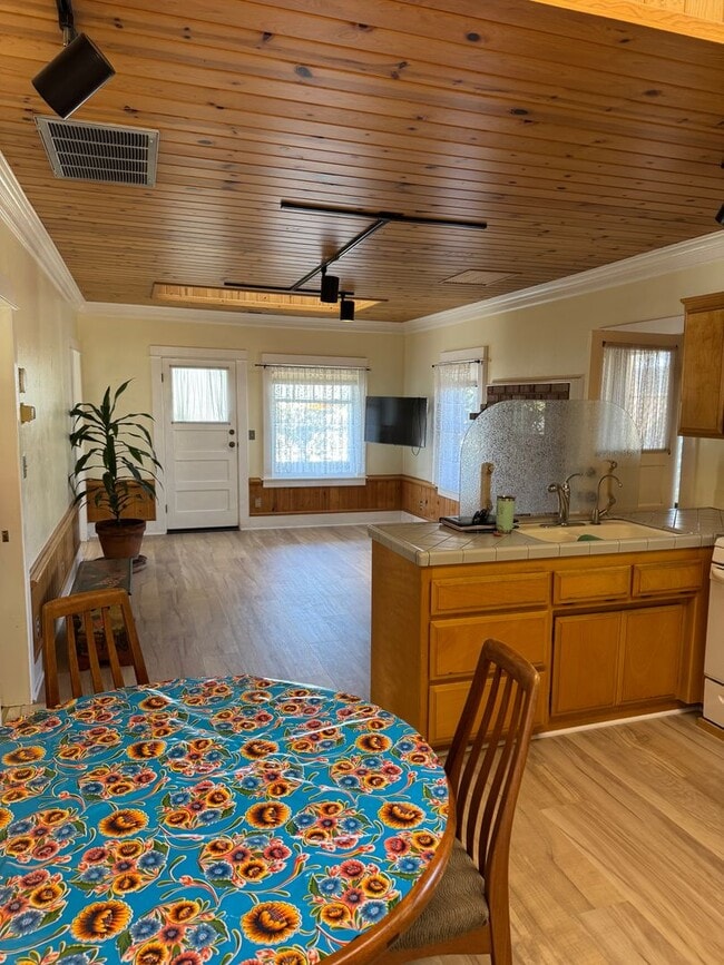 Building Photo - Old Town Orcutt Charm