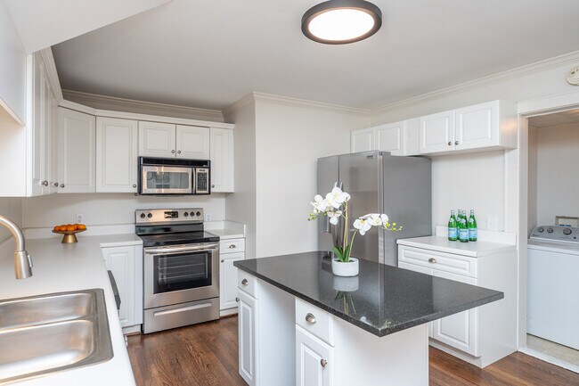 Building Photo - 114 Newman St