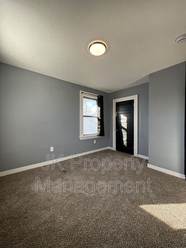 Building Photo - 1512 3rd Ave N