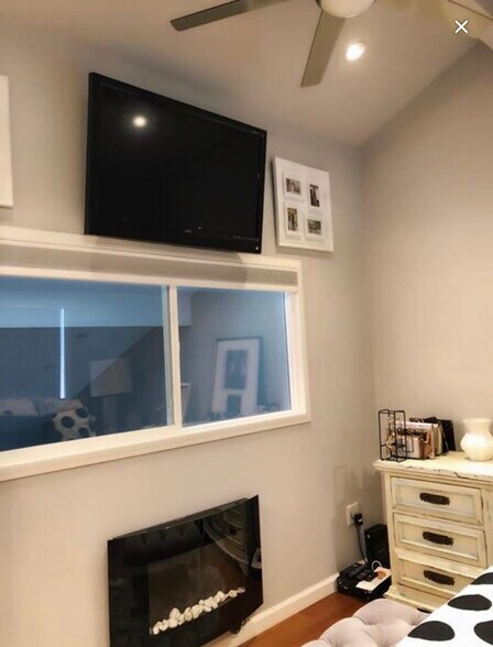 upstairs bedroom - 3847 Vineyard Ave