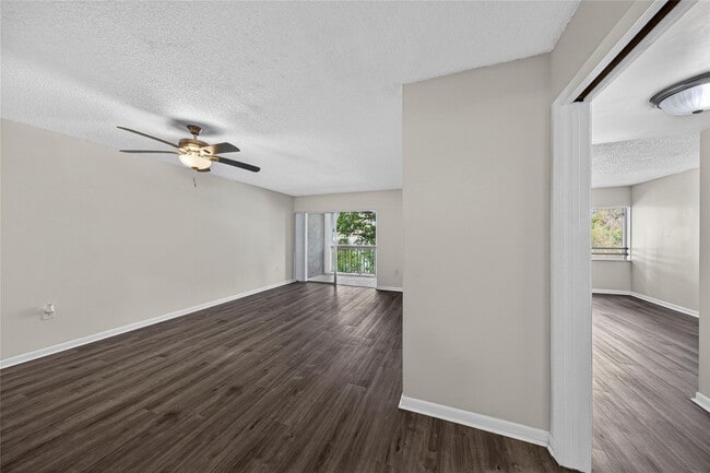 Building Photo - 711 N Pine Island Rd