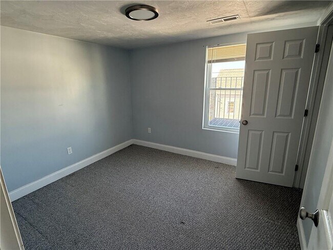 Building Photo - 251 High St