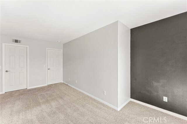 Building Photo - 24 Dartmouth Ln