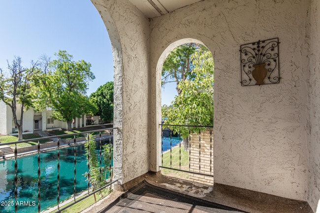 Building Photo - 7714 E Wilshire Dr