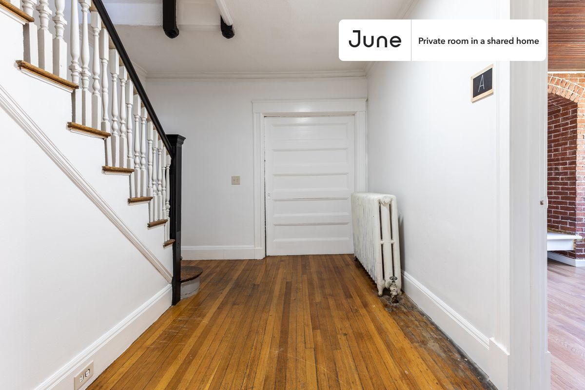 Building Photo - Room in Shared 9 bed/2 bath home