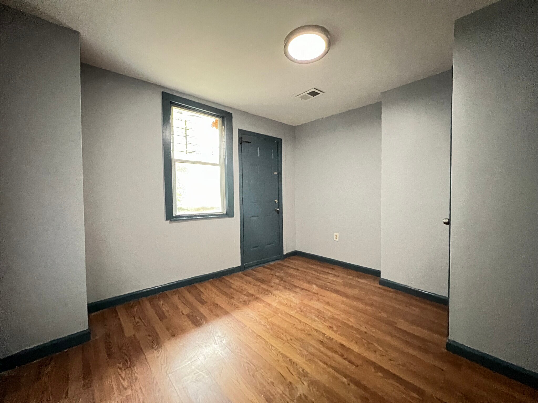 44 4th St 2L - 42 4th St