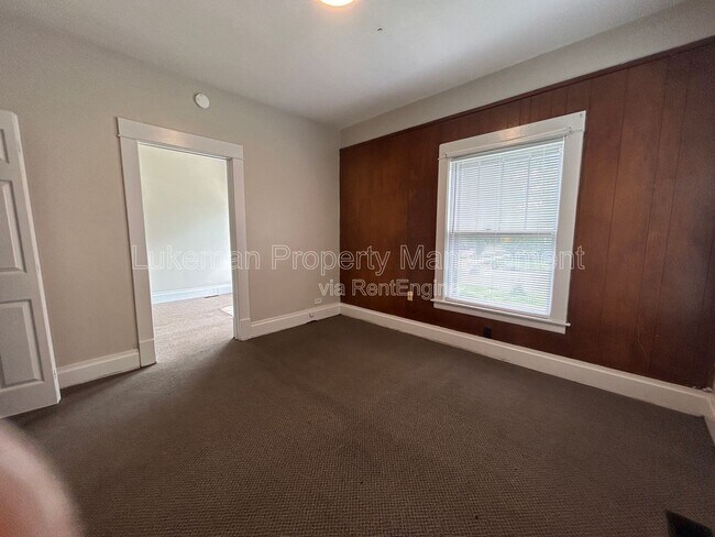 Building Photo - 802-806 West Cedar Street