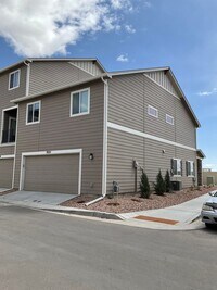 Building Photo - Beautiful Townhome in Townes At Woodmen Heights