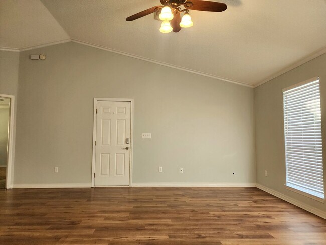 Building Photo - Adorable back yard in Gulf Shores - 3/2