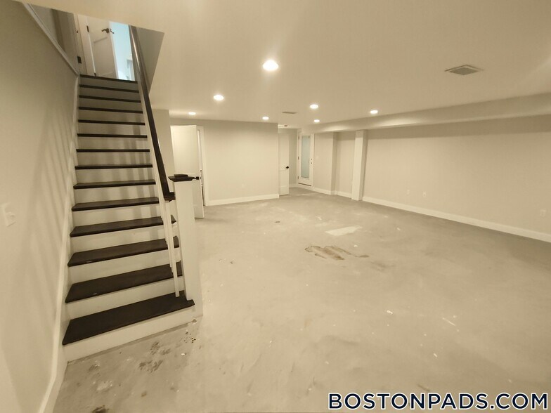 Building Photo - 54 Taylor St