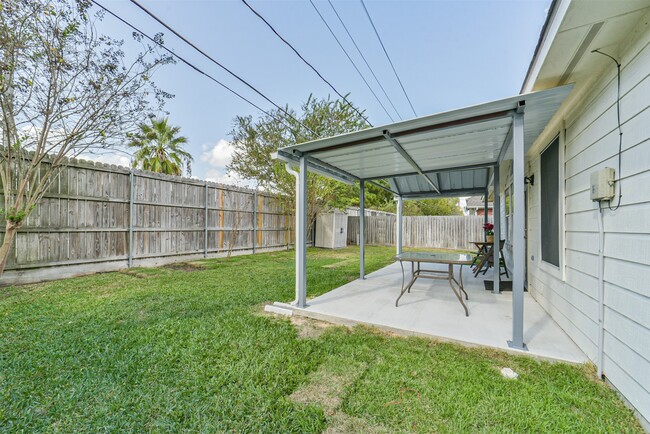 Building Photo - 22015 Falvel Dr