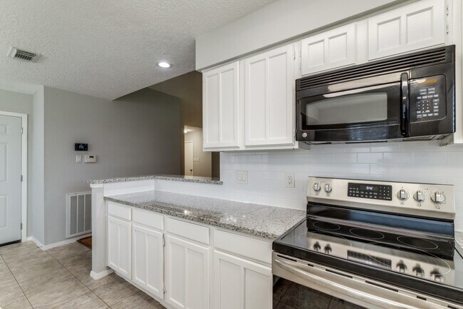Building Photo - 7218 Ridgeberry Dr