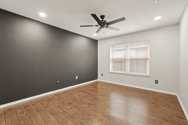 Building Photo - 18303 Heathridge Ln