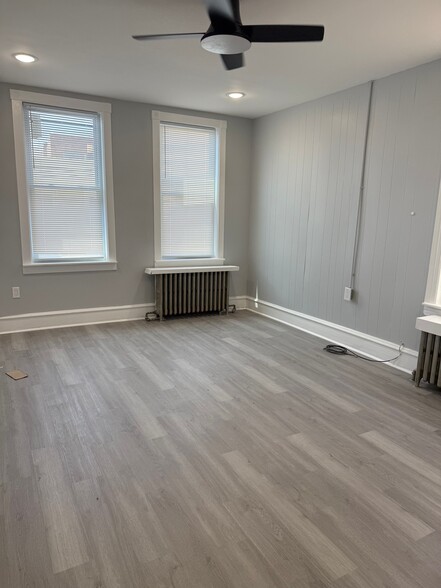Building Photo - 2204 S 15th St