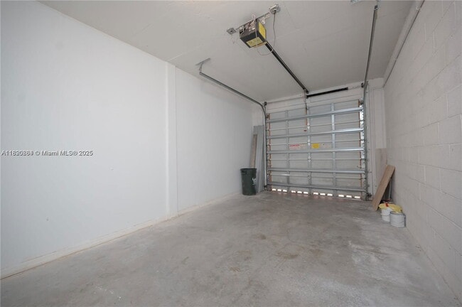 Building Photo - 2406 Centergate Dr