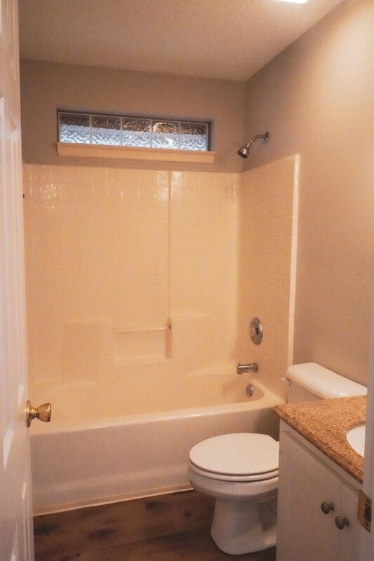 Building Photo - 438 Edgewater Dr