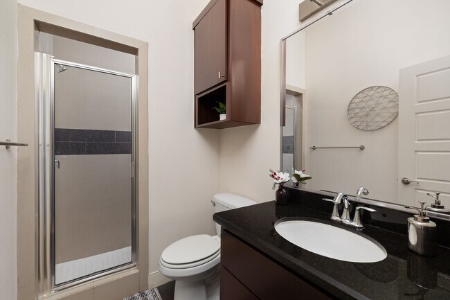 Building Photo - 1304 E Pineridge Ave