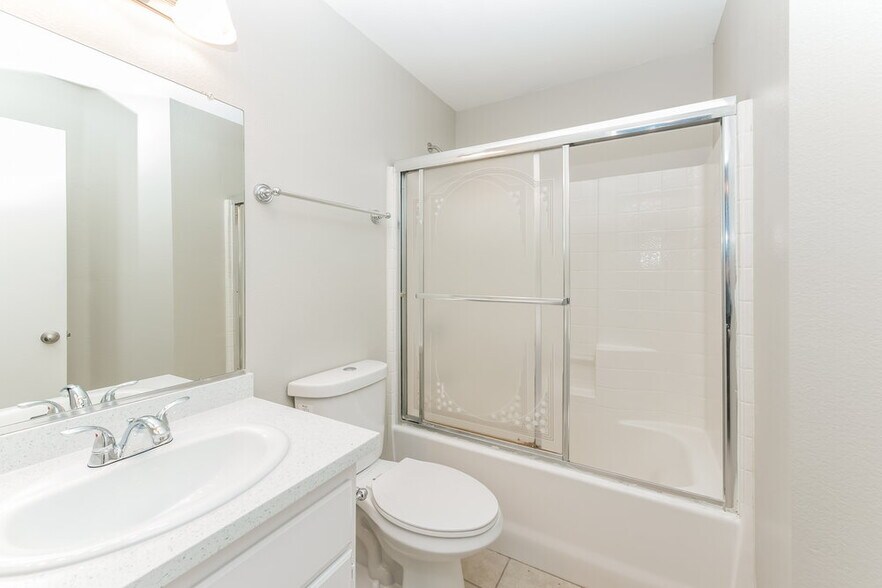 Building Photo - 3009 Honeysuckle Ave