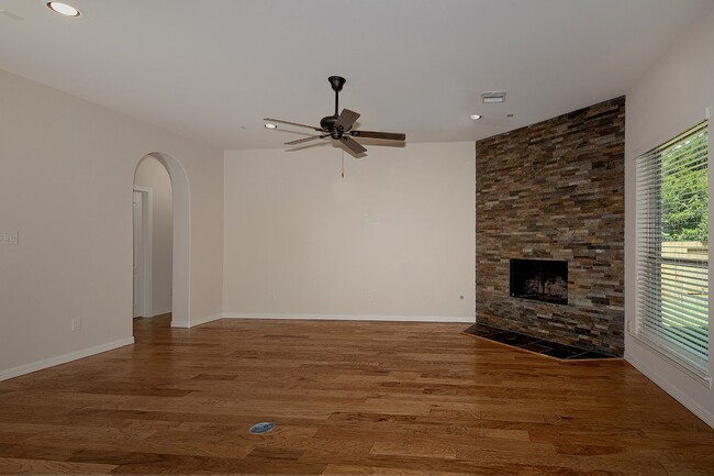 Building Photo - 8858 Van Allen Dr
