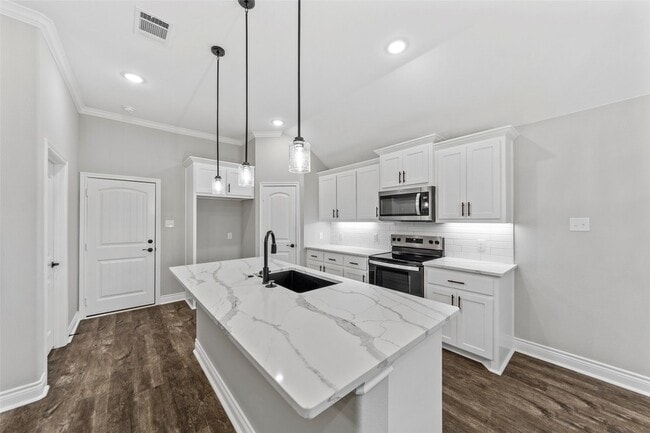 Building Photo - 1301 Brad Kellar Dr
