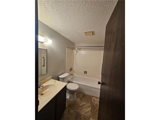 Building Photo - 808 Hills Ave