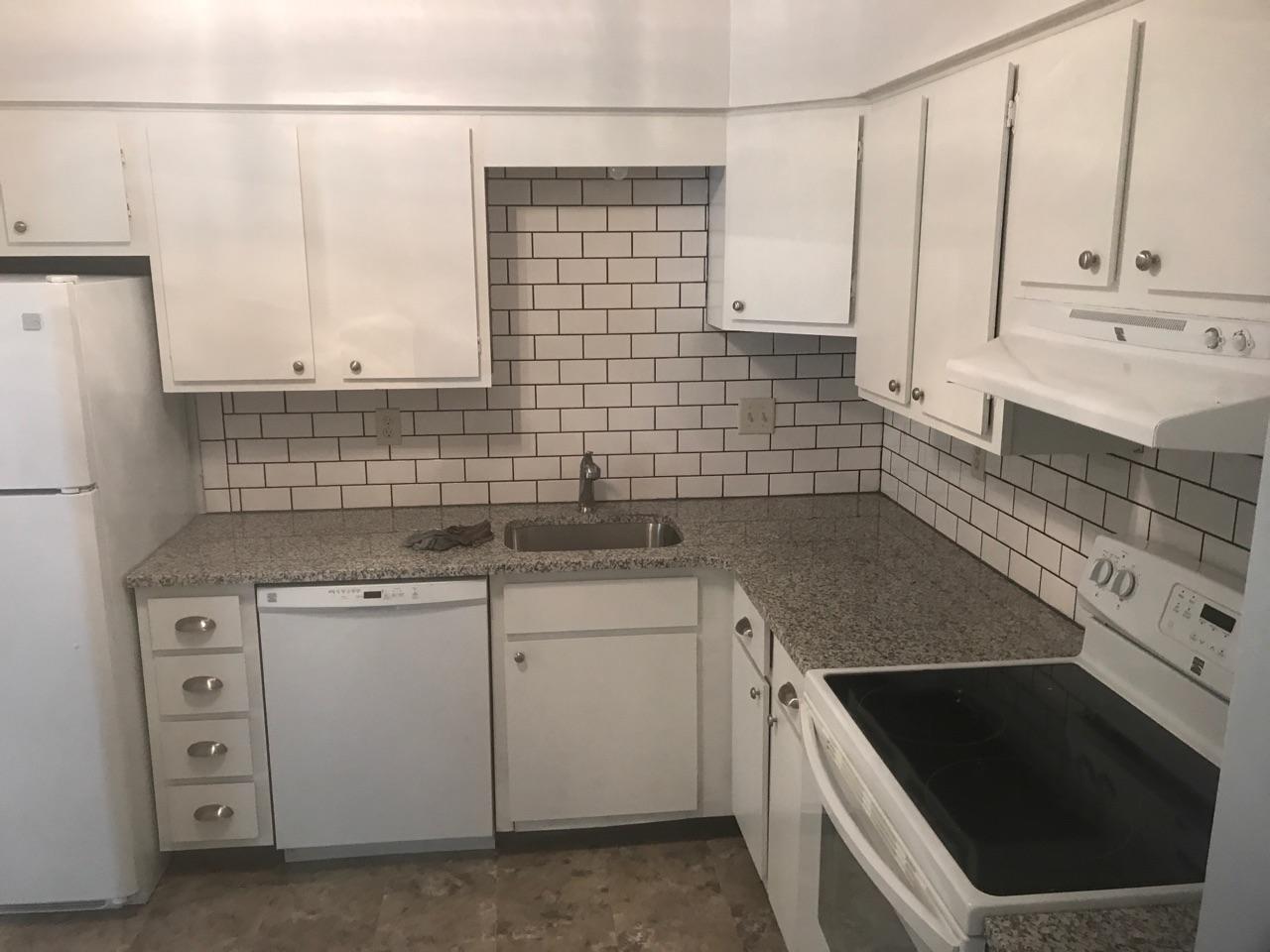 Modern Kitchen with Granite Countertops - 551 Sloop Rd