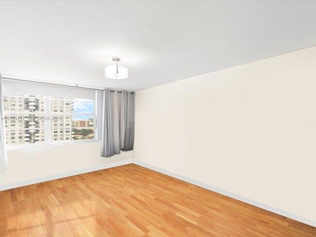 Building Photo - 18071 Biscayne Blvd