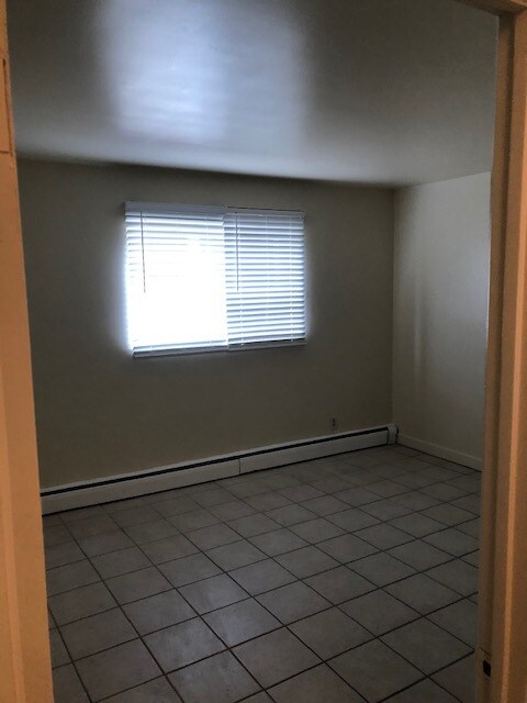 Bed 2 - 1706 Bloomfield Ave