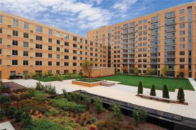 1-Acre Courtyard - 440 L St NW