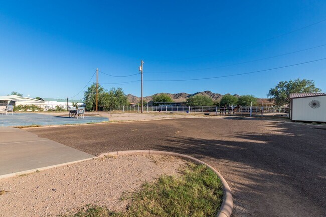 Building Photo - Beautiful 4 Bedroom Home on 1.25 ACRES in QUEEN CREEK!