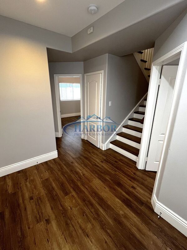 Building Photo - 2405 Vanderbilt Ln