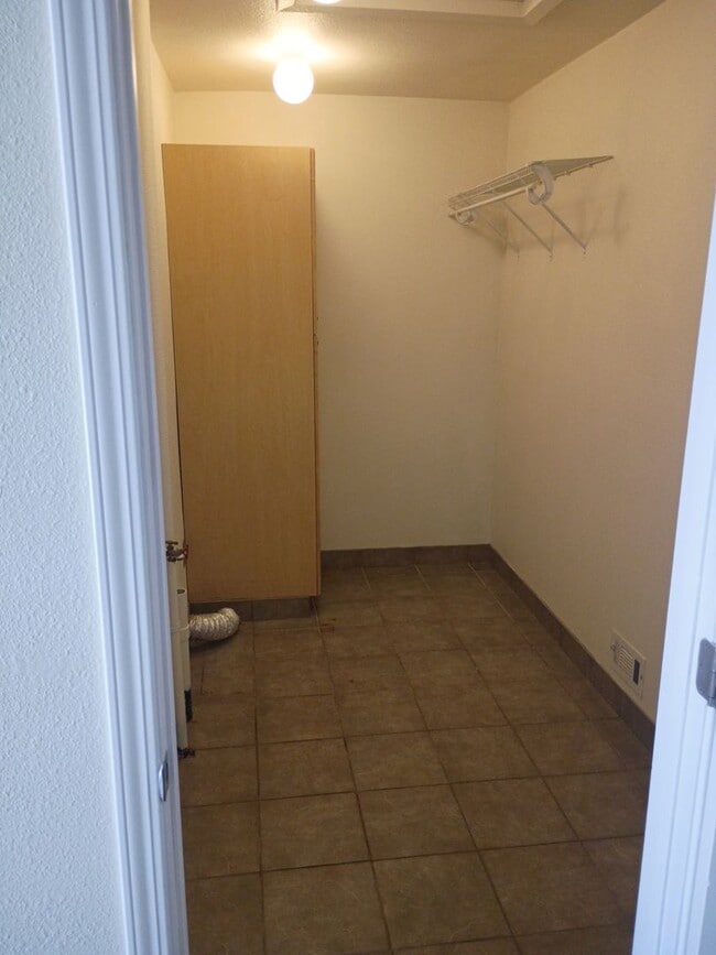 Building Photo - 3225 Lucerne Way