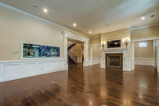 Building Photo - 5559 Holly Springs Dr
