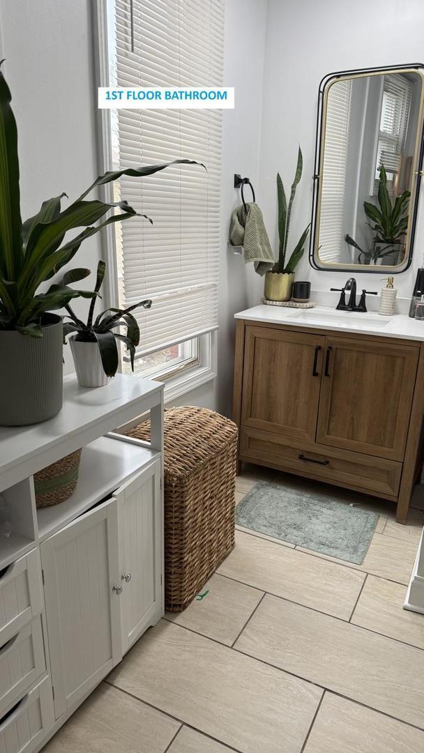 Building Photo - 2143 W 18th Pl