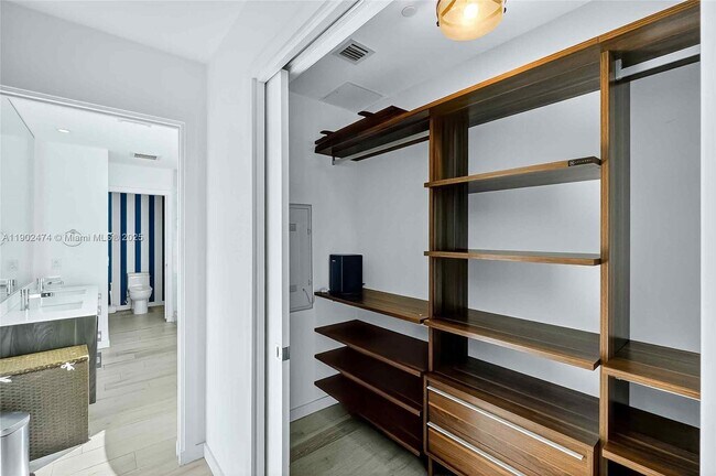 Building Photo - 480 NE 31st St