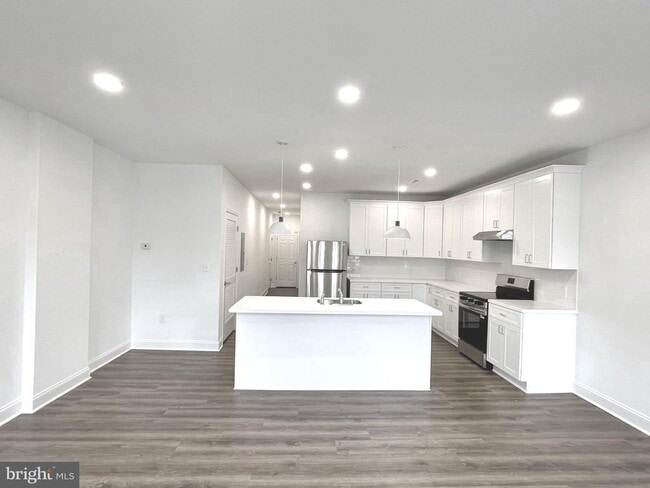 Building Photo - 26 S State St