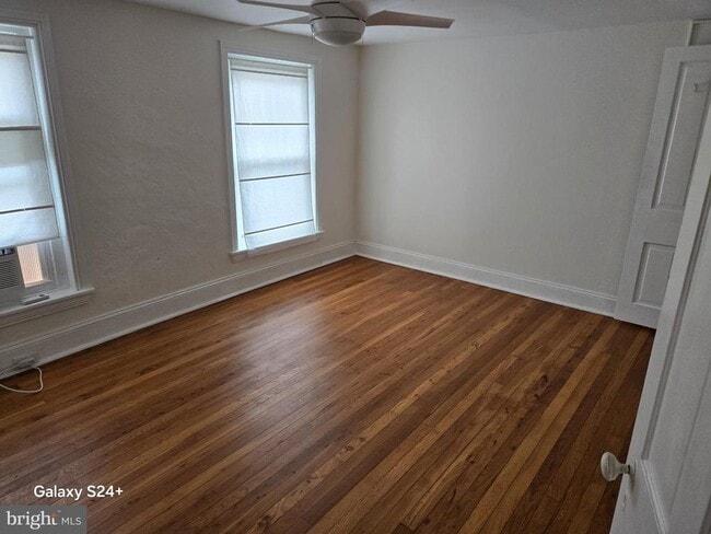 Building Photo - 462 New Elm St