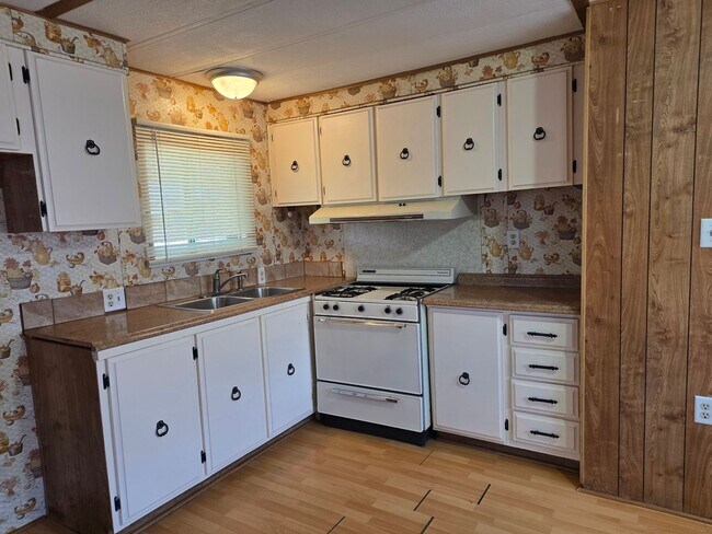 Building Photo - 2/bed 2/bath Single Wide Mobile located in...