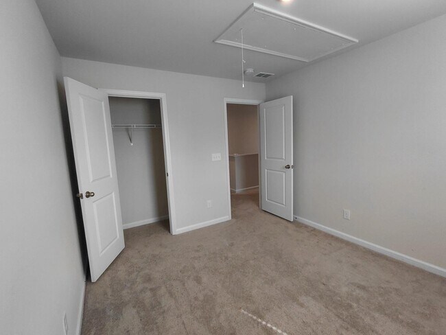 Building Photo - 329 Saskatoon Dr