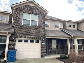 Building Photo - Immaculate 3 Bedroom 3 Bath Townhome in Smyrna!