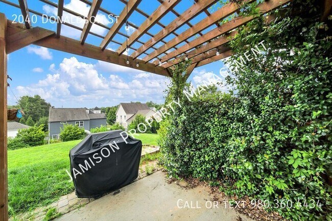 Building Photo - 2040 Donaldson St