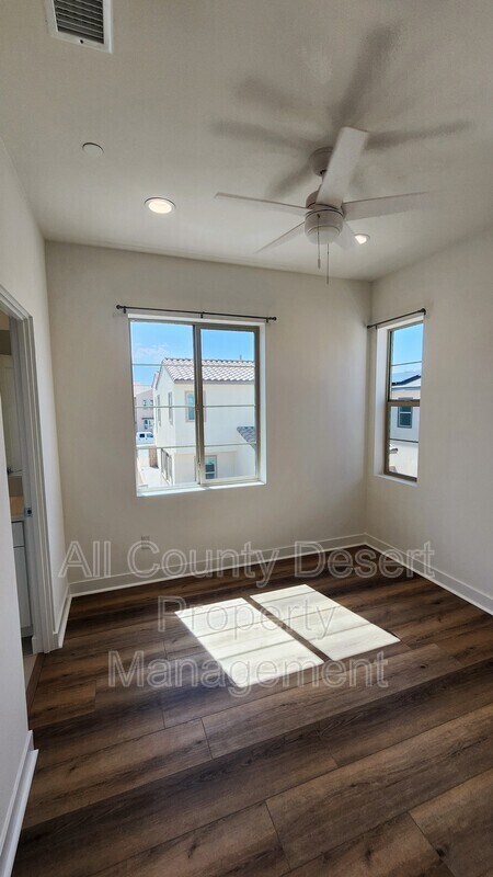 Building Photo - 35944 Randall Ln