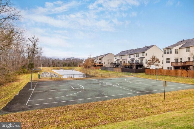 Building Photo - 42639 Chisholm Dr