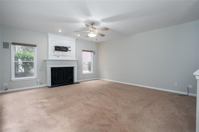 Building Photo - 174 Ennisbrook Dr SE