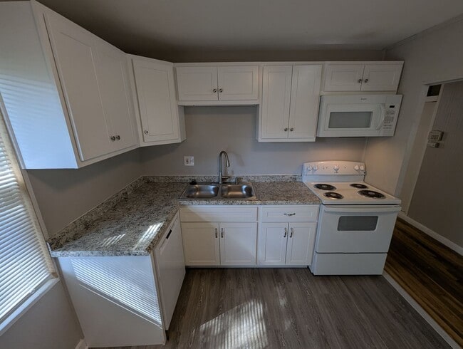 Building Photo - Lawnview Vista