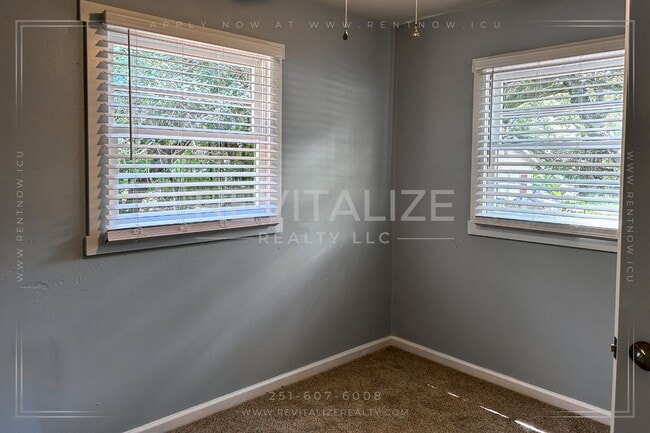 Building Photo - Fully Remodeled 3-Bed Home with Spacious Y...