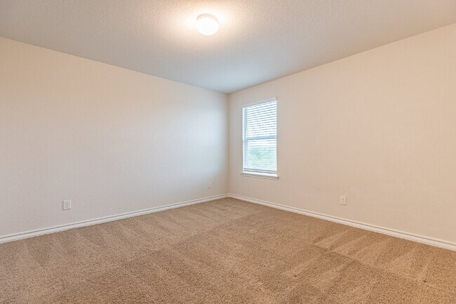 Building Photo - 2918 Lindenwood Run